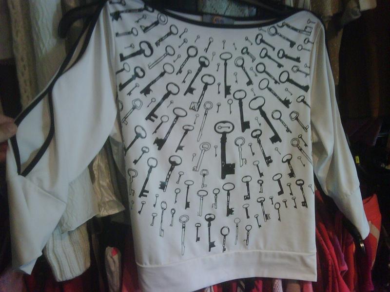 white shirt with key design with unique sleeves - sz M - $10